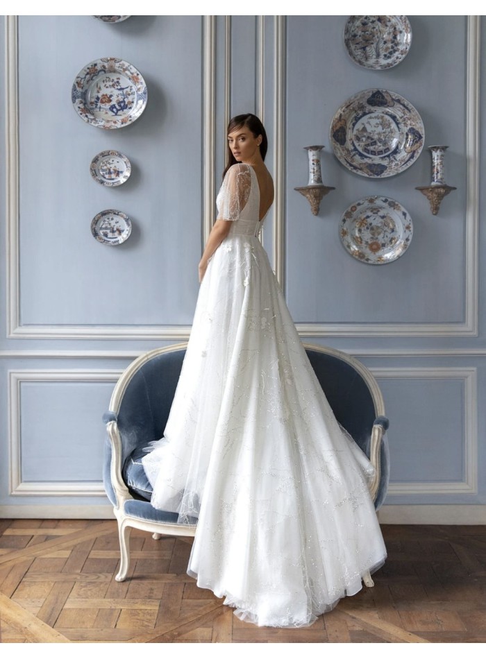 Robe de mariée avec manches courtes...