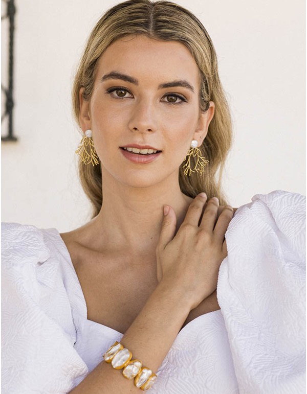 Pearlescent detail party earrings 2