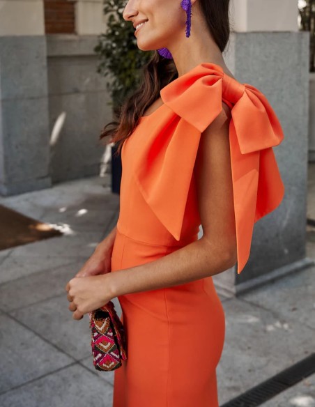 Vestido de fiesta largo asimétrico con lazo de organza - Invitada Perfecta