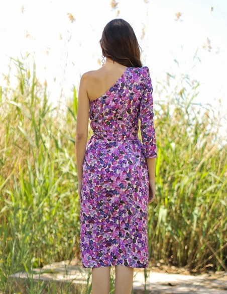 Vestido de cóctel estampado con escote asimétrico