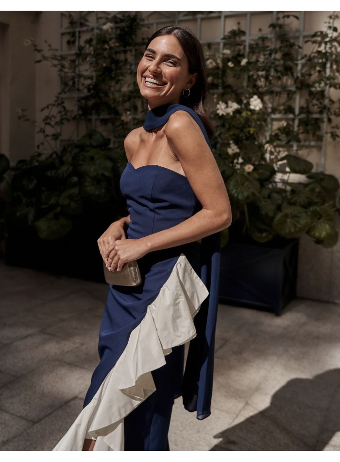 Fular para invitadas de otoño en azul marino.