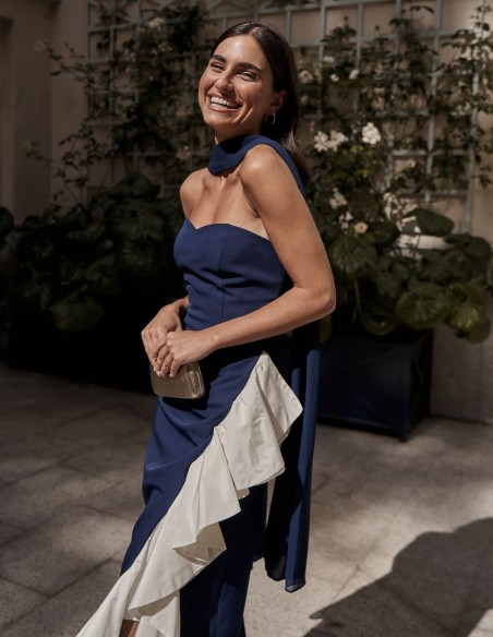 Fular para invitadas de otoño en azul marino.