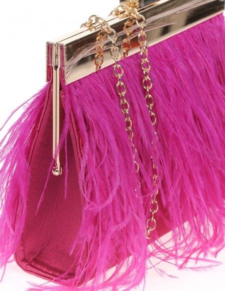 Bolso de plumas finas en ambos lados y cierre metálico