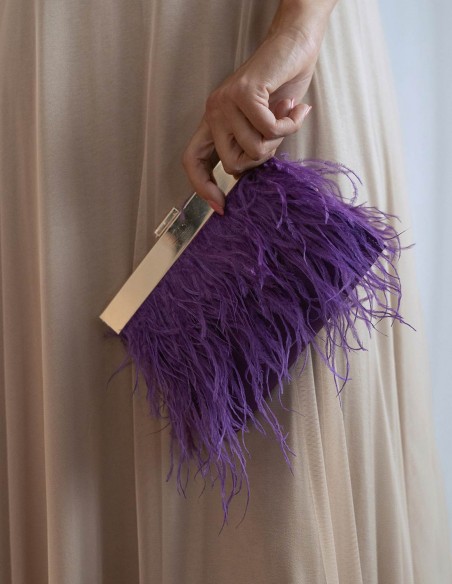 Clutch bag with fine feathers on both sides and metallic clasp