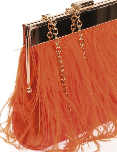Bolso de plumas finas en ambos lados y cierre metálico