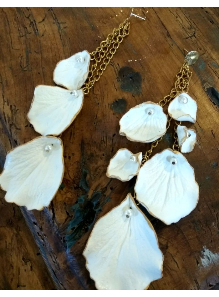 pendientes largos de petalos unidos para novia.