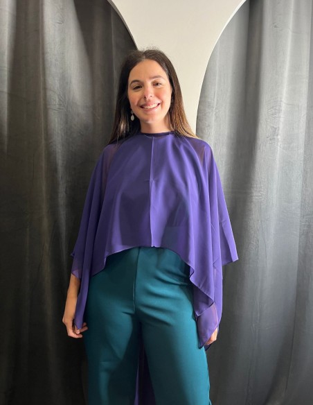 Purple multiposition chiffon cape for guests.