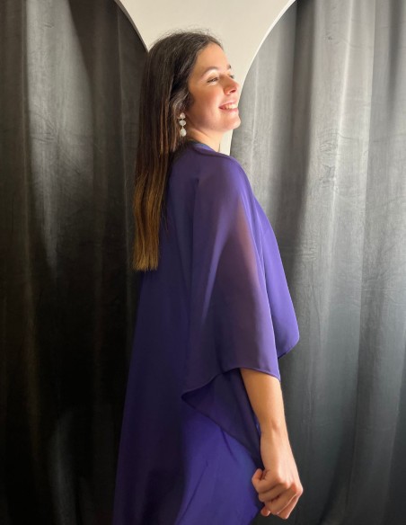 Multi-position chiffon cape, the star guest accessory.
