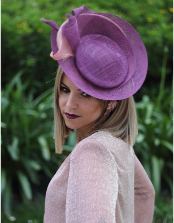Mauve guest headpiece with pink details. 2