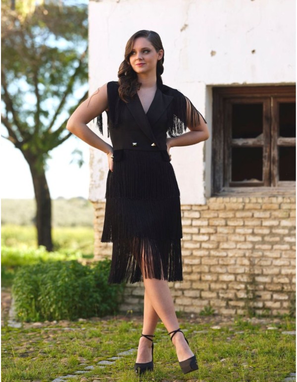 Vestido de fiesta sin mangas con flecos y escote