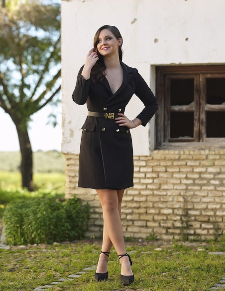 Vestido de fiesta cruzado con solapas y tachuelas