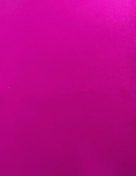 Vestido de fiesta cruzado con escote pronunciado