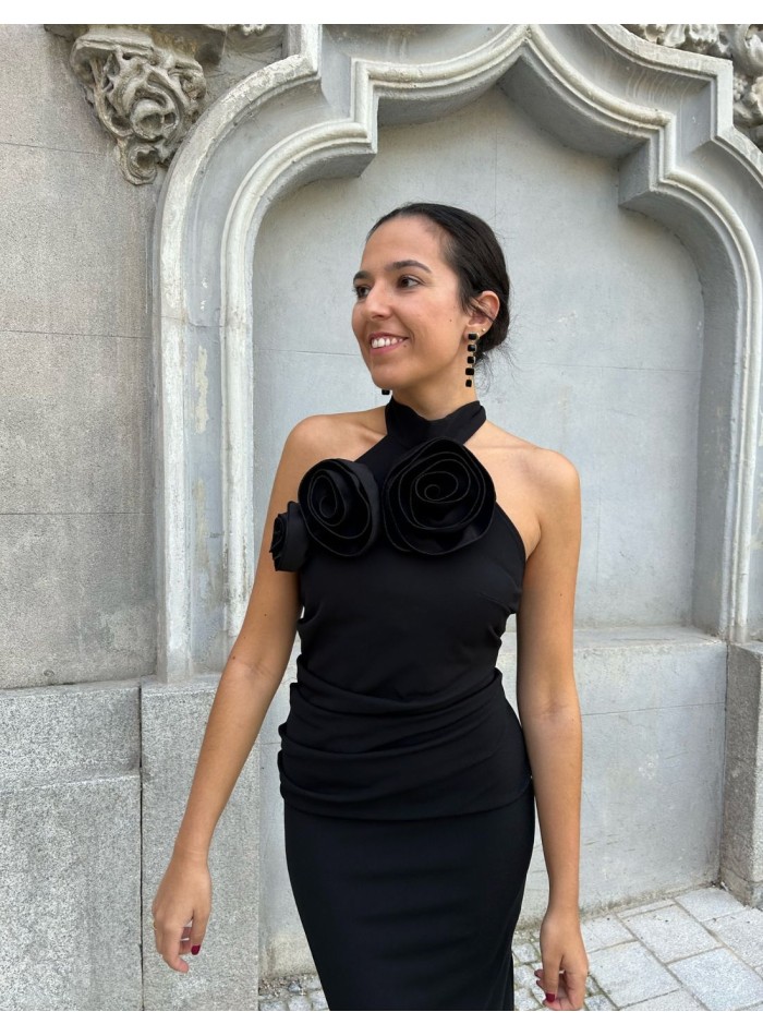 Midi dress with maxi flowers perfect for parties.