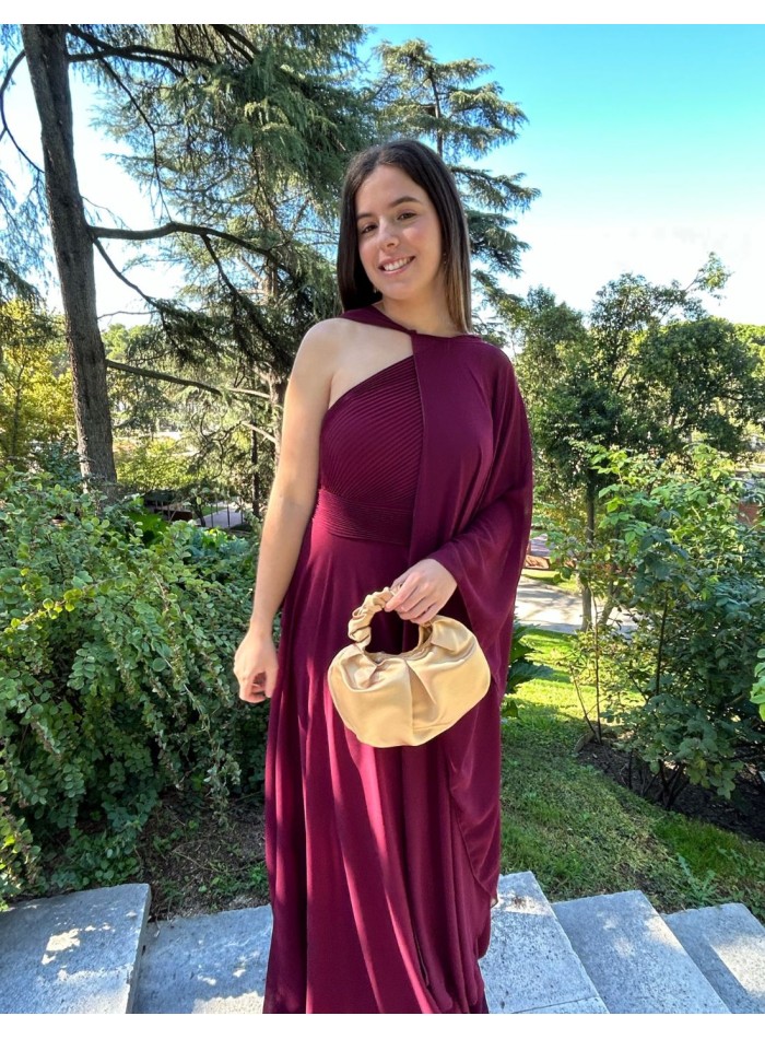 Chiffon cape for autumn guests.