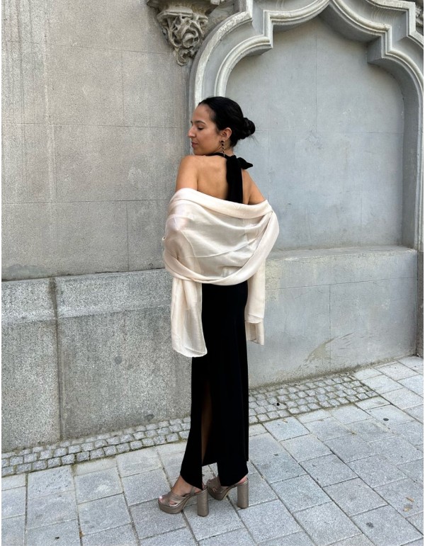 Satin multiposition shawl in ecru color.