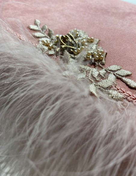 Sac à main rose foncé avec plumes