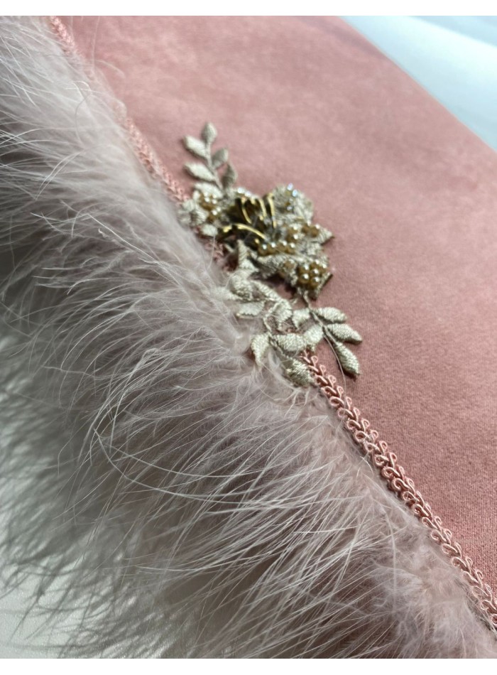 Sac à main rose foncé avec plumes