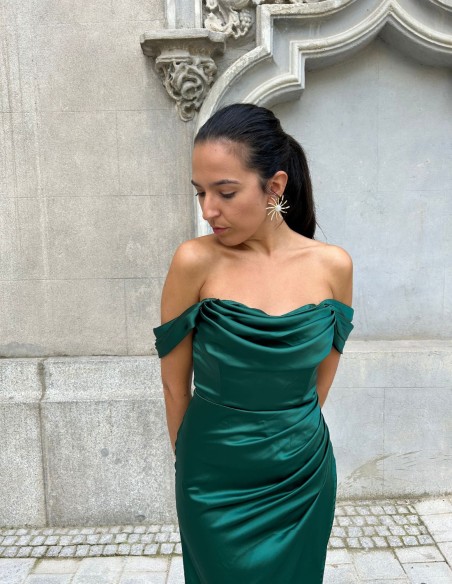 Vestido de fiesta con escote bandeau corpiño y tejido satinado verde