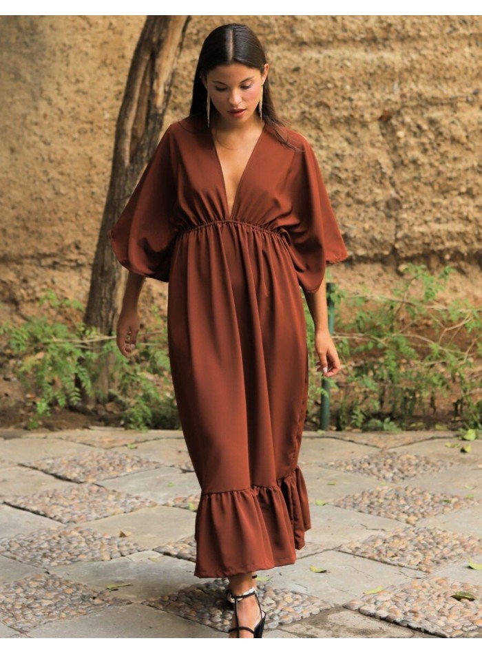 Midi ball gown with flouncy skirt and plunging neckline for guests