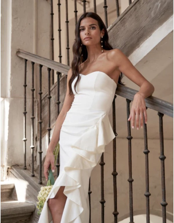 Sweetheart neckline and ruffles wedding dress