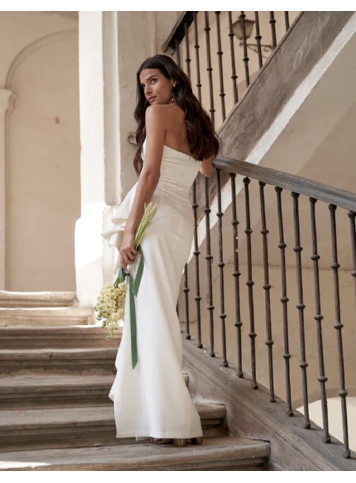 Sweetheart neckline and ruffles wedding dress