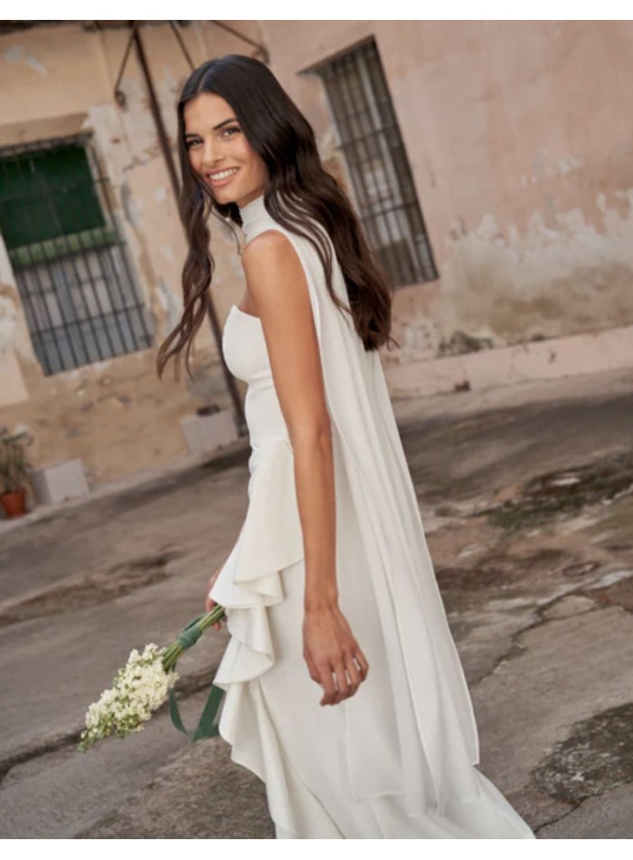 Encolure cache-coeur et robe de mariée à volants