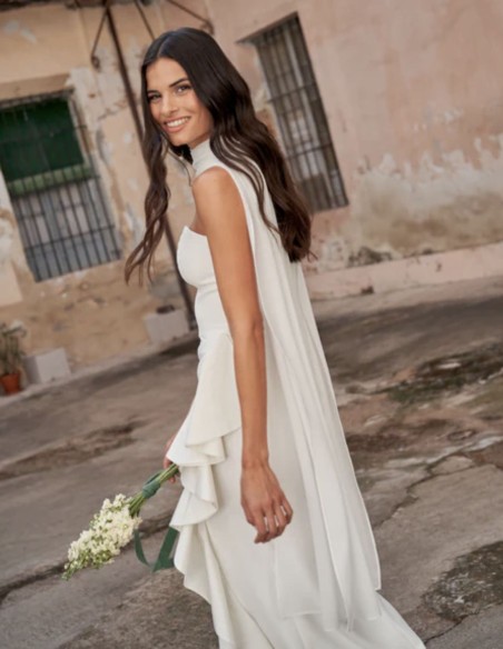 Encolure cache-coeur et robe de mariée à volants