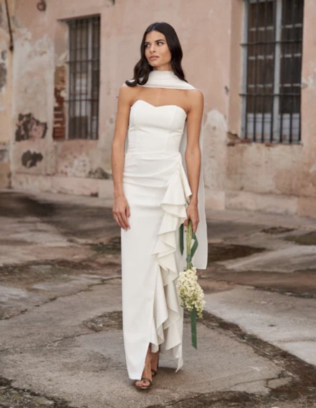 Encolure cache-coeur et robe de mariée à volants