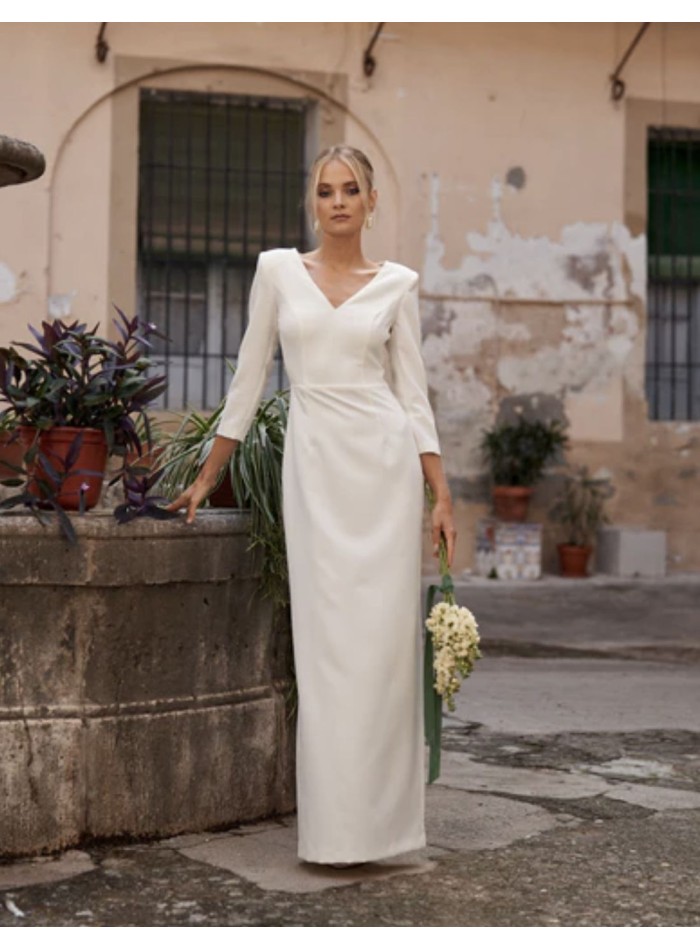 Long wedding dress with V-neckline