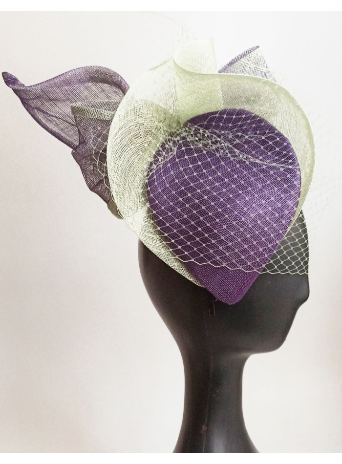 Raffia headpiece with details in two colors.