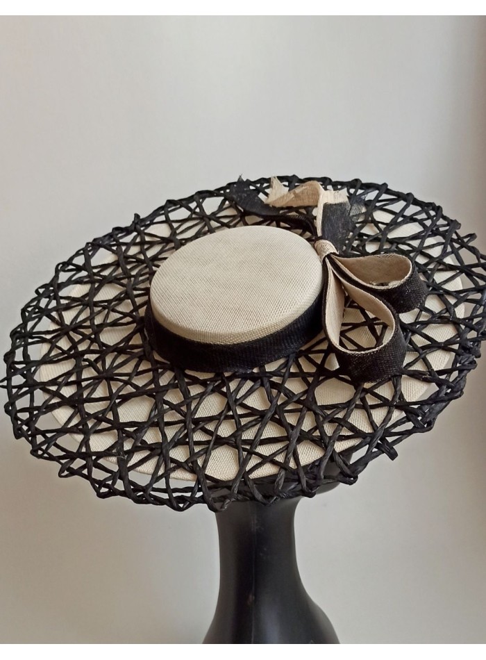 Black pamela for daytime events.