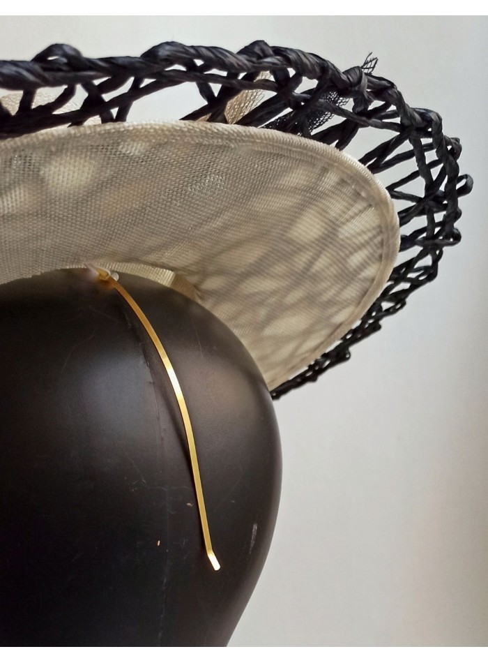 Guest pamela with bow and raffia grid.