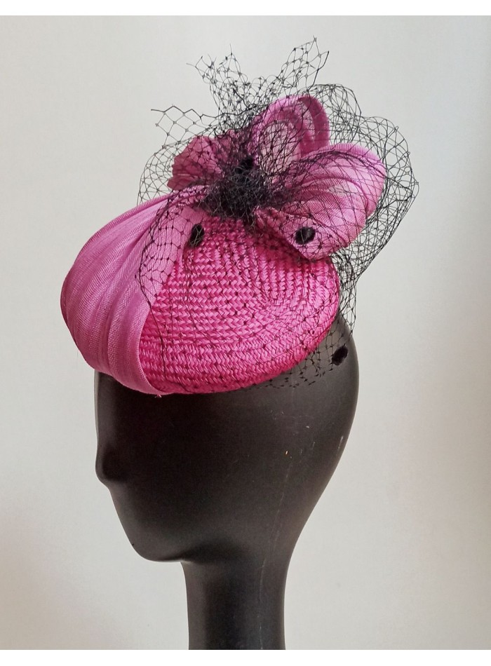 Silk sinamay headdress in fuchsia color and black mesh tulle.