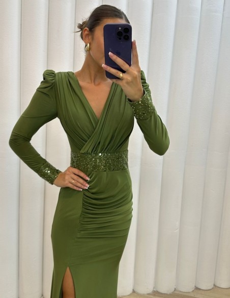 Robe longue de fête avec encolure drapée et sequins