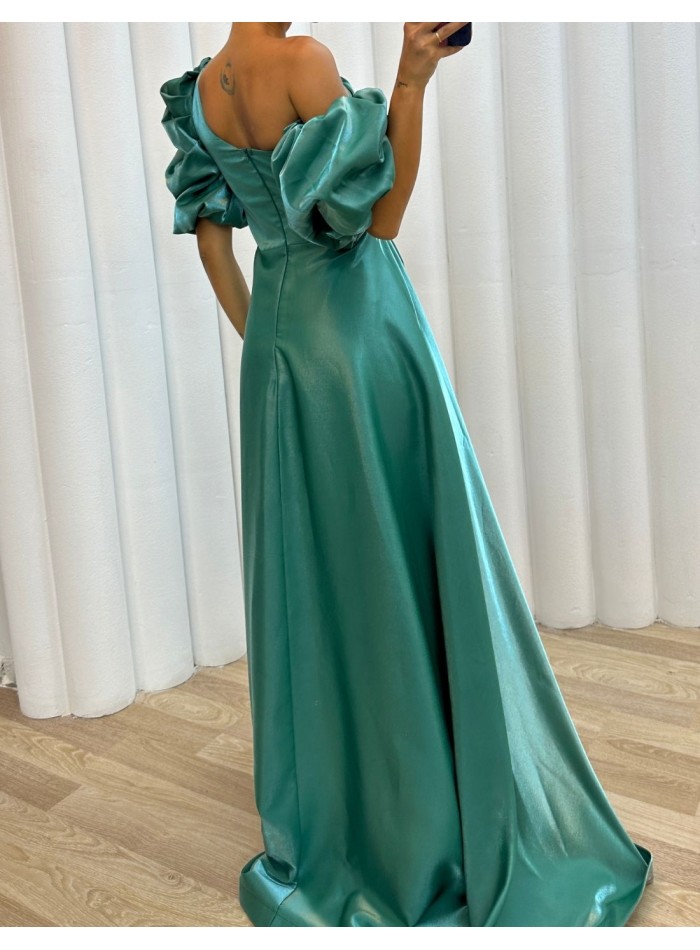 Robe longue satinée avec manches ballon