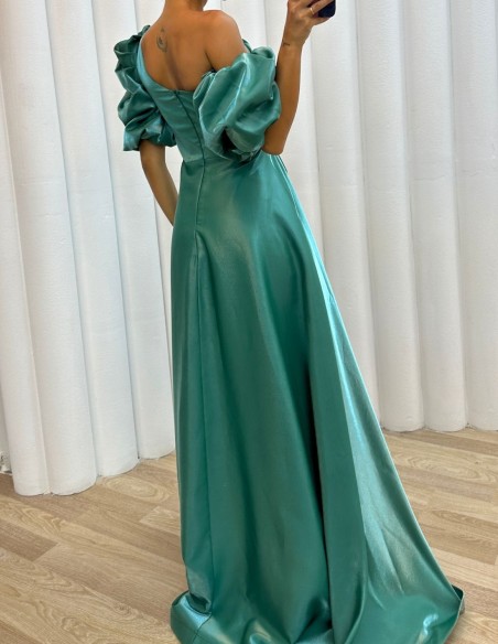 Robe longue satinée avec manches ballon