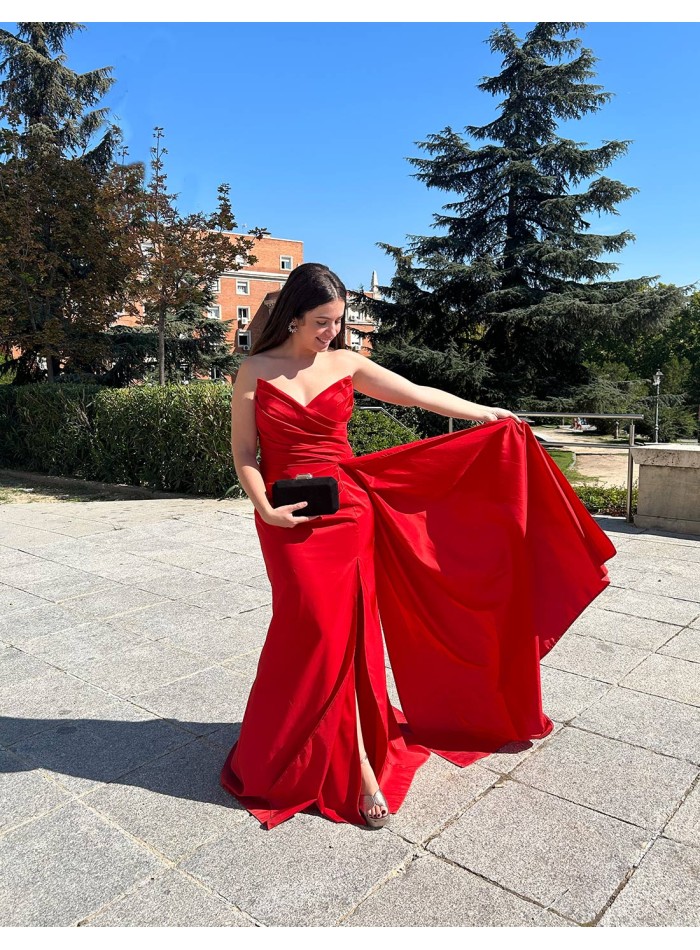 Vestido de fiesta largo palabra de honor con manguitos rojo