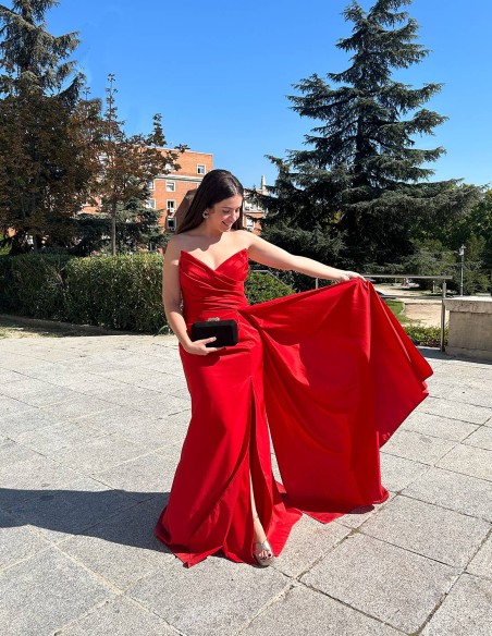 Vestido de fiesta largo palabra de honor con manguitos rojo