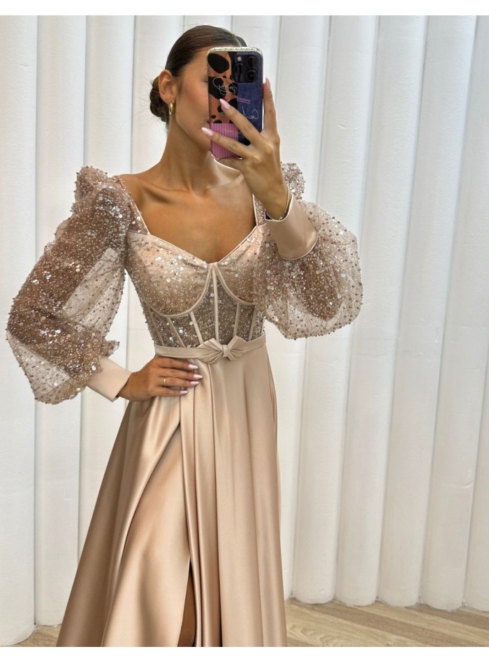 Robe longue satinée avec corset à paillettes