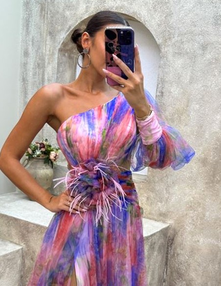Robe asymétrique multicolore avec encolure asymétrique et détails floraux