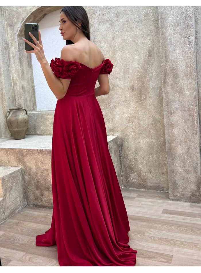 Robe de soirée à encolure bandeau fleurie