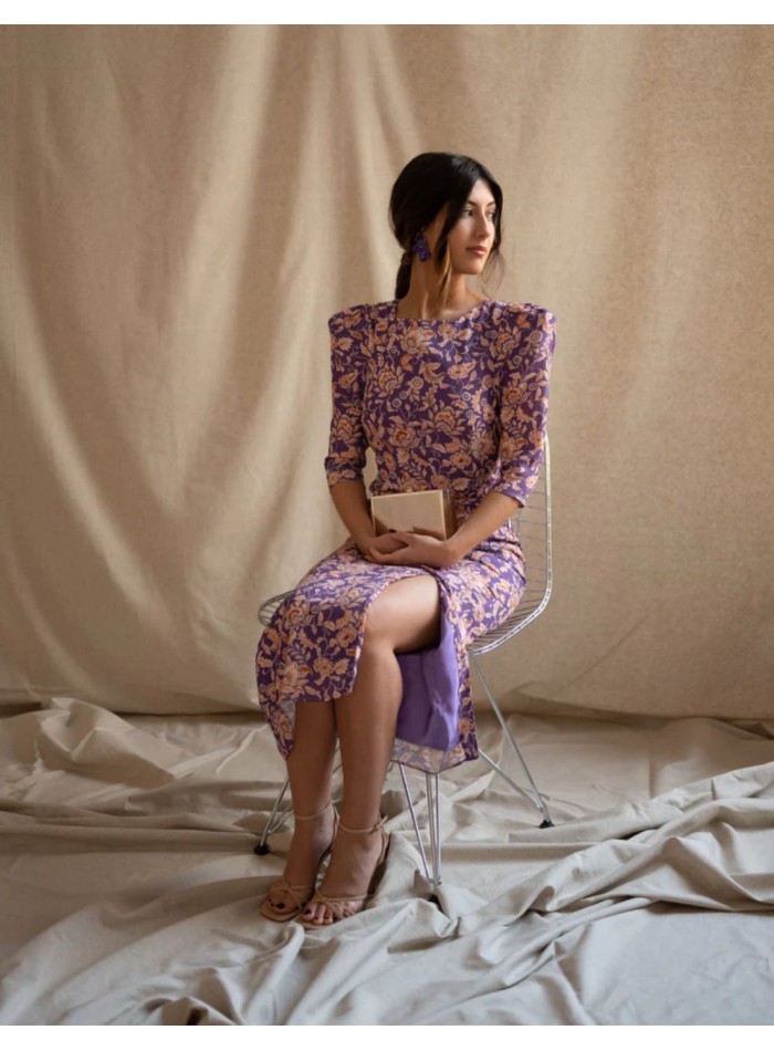 Vestido midi estampado floral morado con manga fruncida