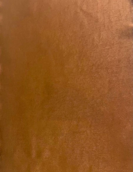 Vestido de fiesta corto con corte recto y detalles pedrería