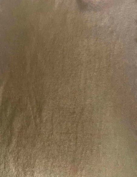 Vestido de fiesta corto con corte recto y detalles pedrería