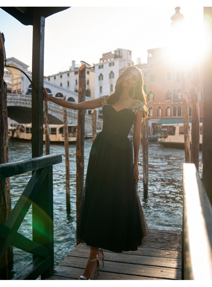 Vestido de fiesta midi negro con falda de tul