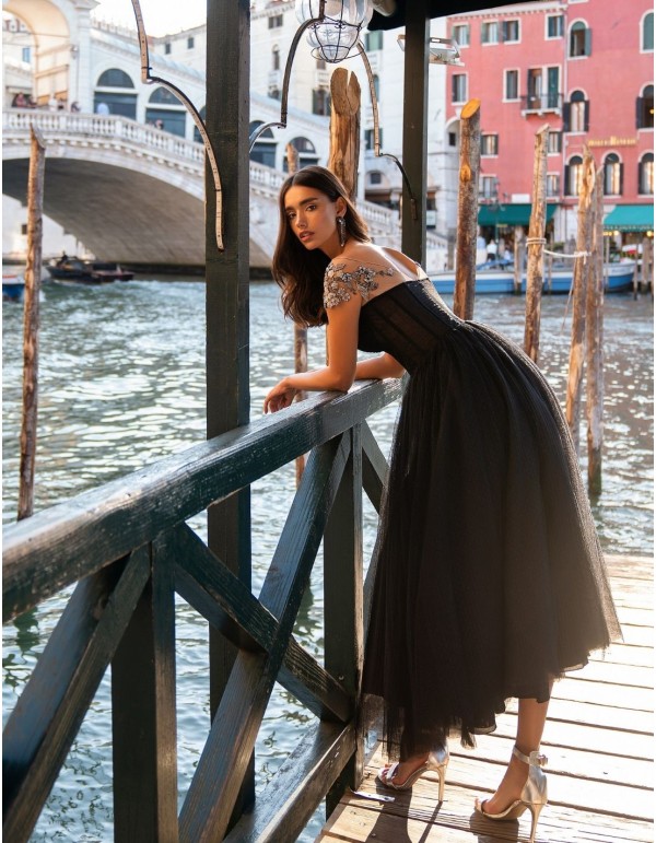 Vestido de fiesta midi negro con falda de tul 2
