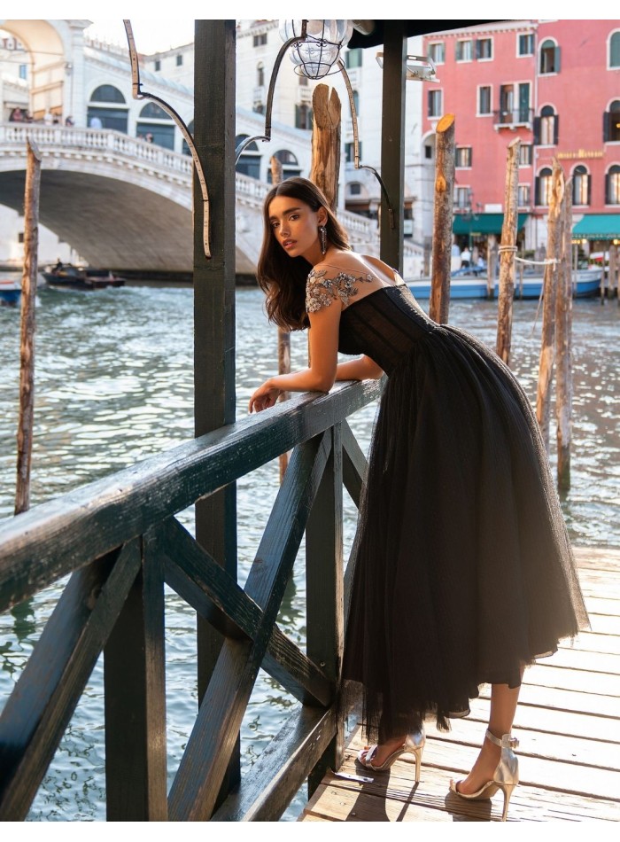 Robe de soirée midi noire avec jupe en tulle