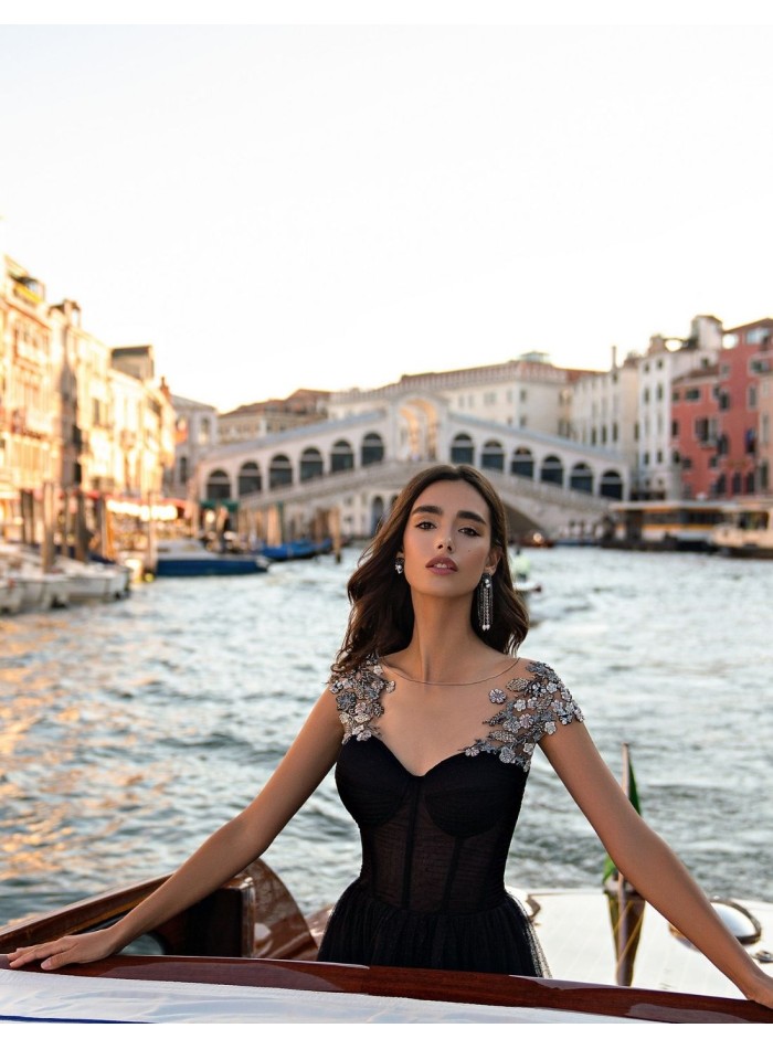 Vestido de fiesta midi negro con falda de tul