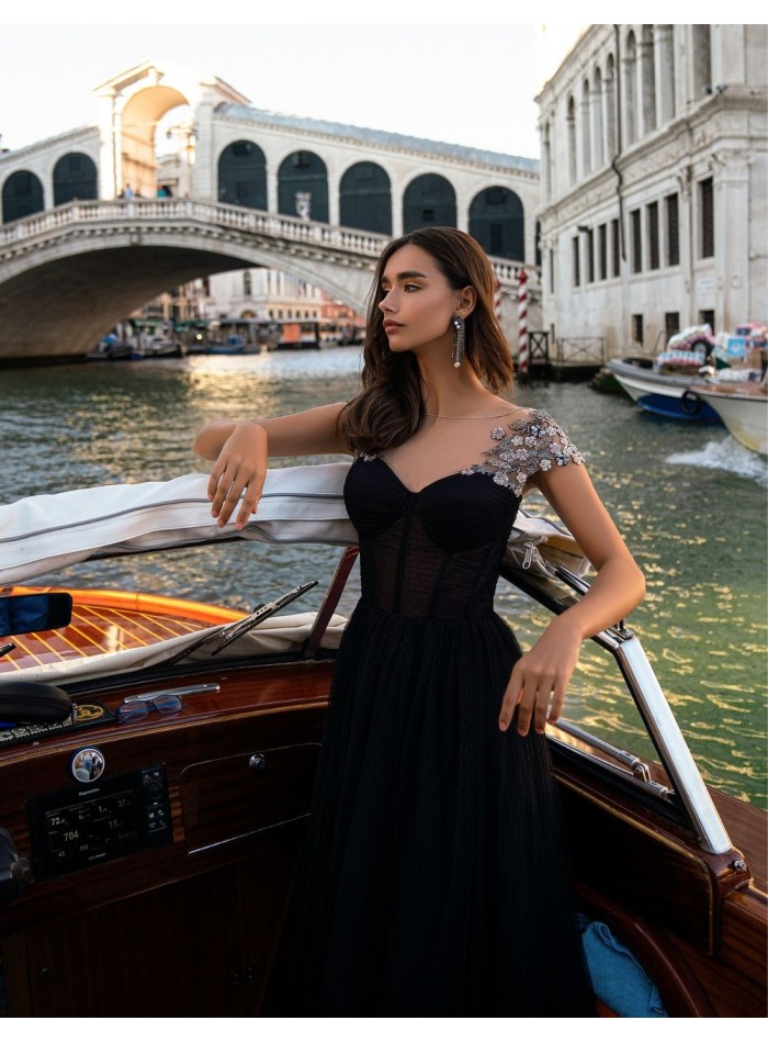 Robe de soirée midi noire avec jupe en tulle