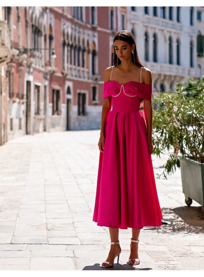 Robe de soirée midi avec bretelles et encolure...